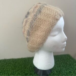 Elegant Beige Knit Beret